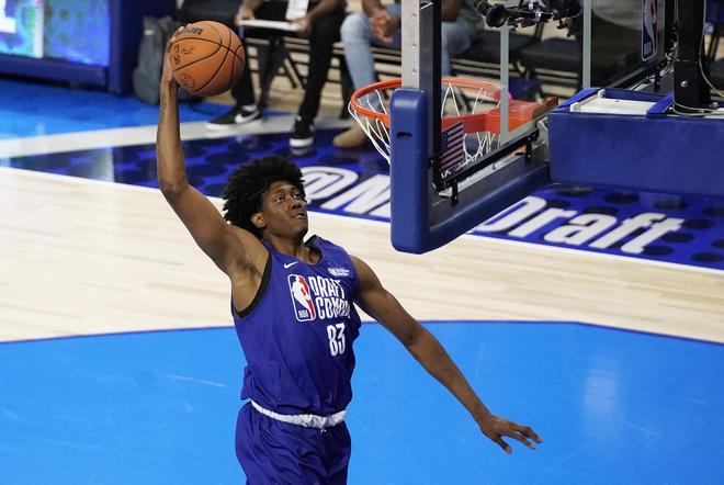 纽卡前锋伊 纽卡前锋伊